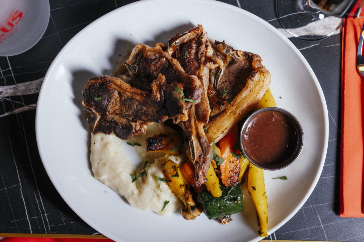 Côtelettes d'agneau purée et légumes