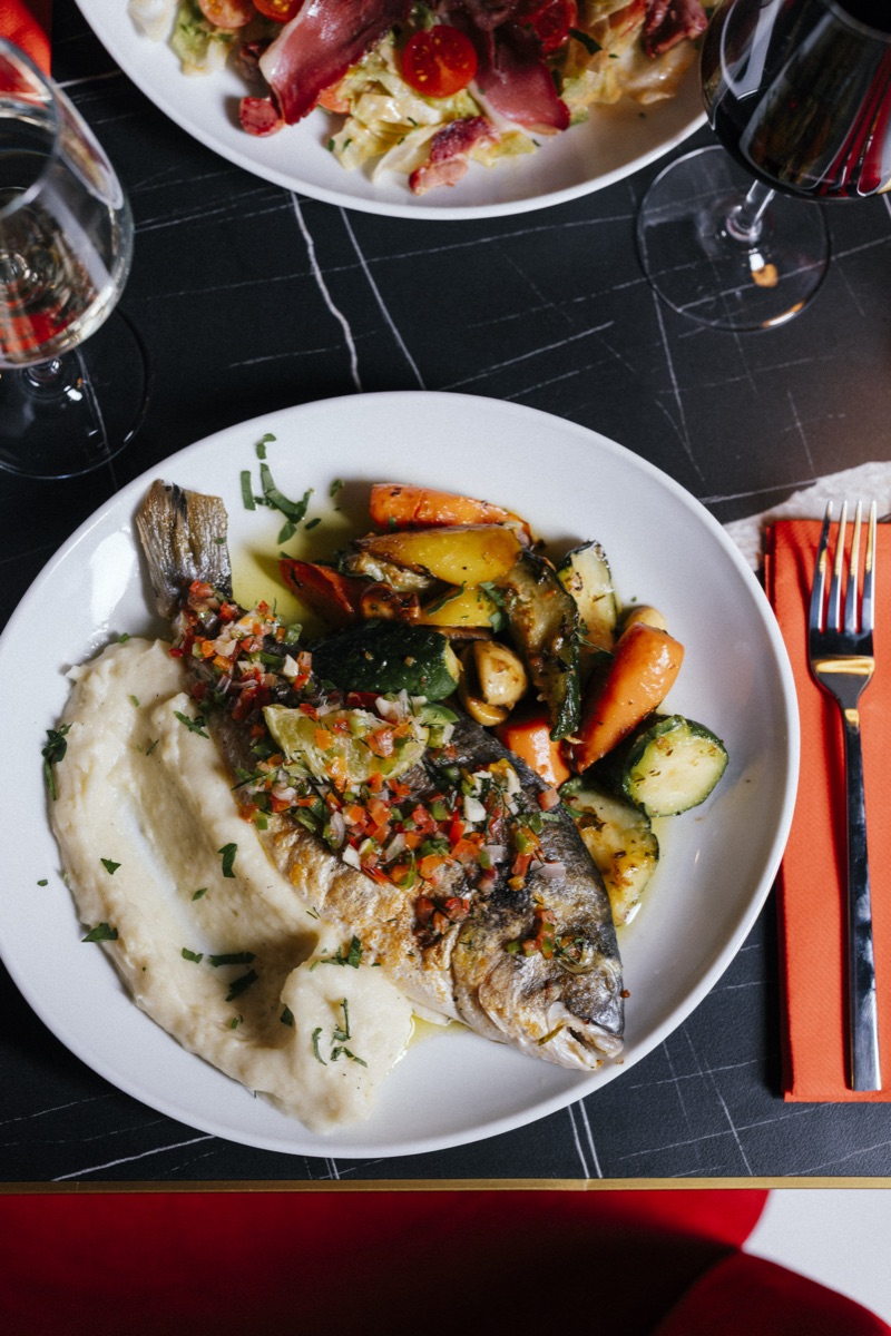 Poisson du jour, purée et légumes de saison